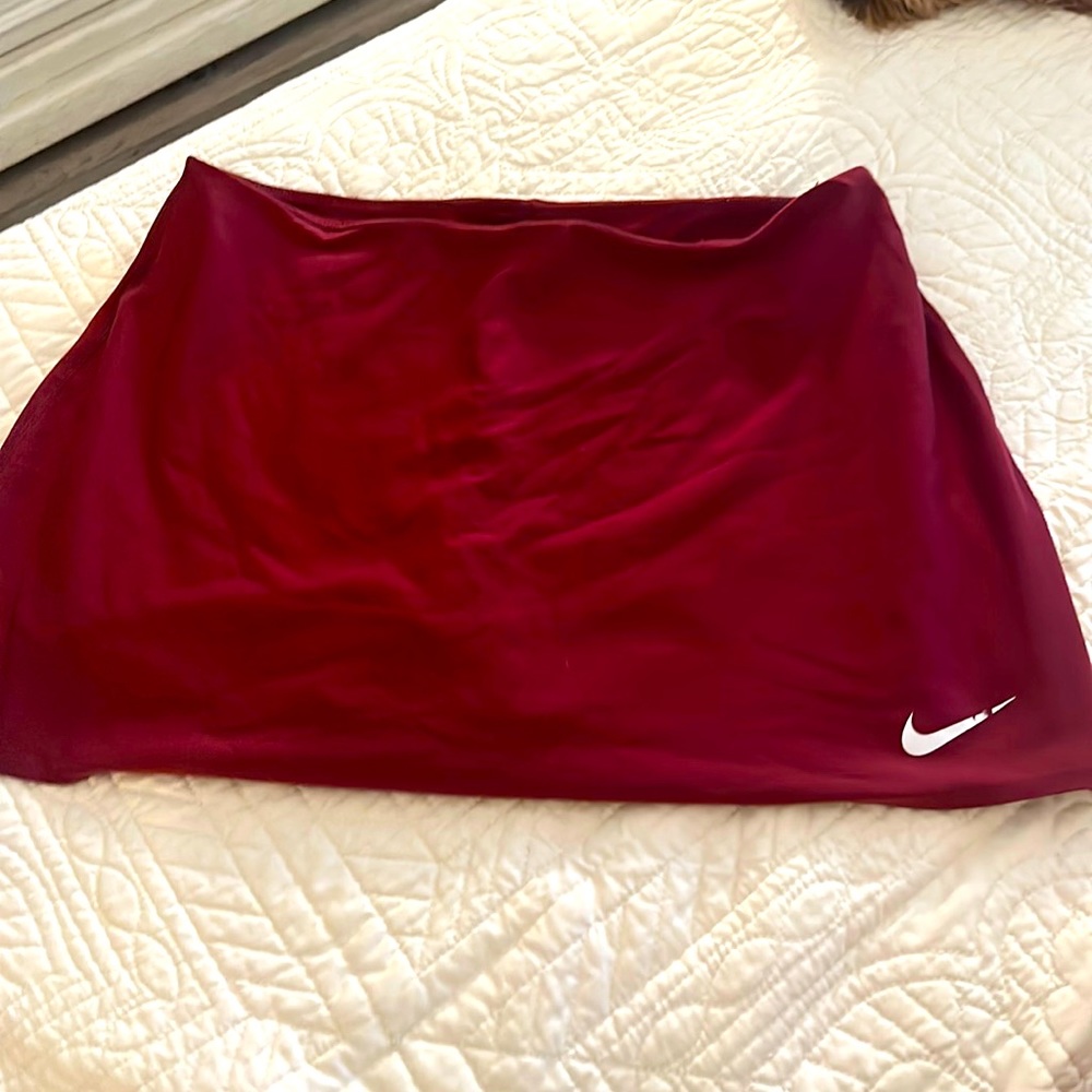 Medium Nike golf skirt - maroon